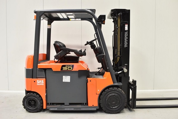 Kiểm tra bình điện trên xe nâng điện