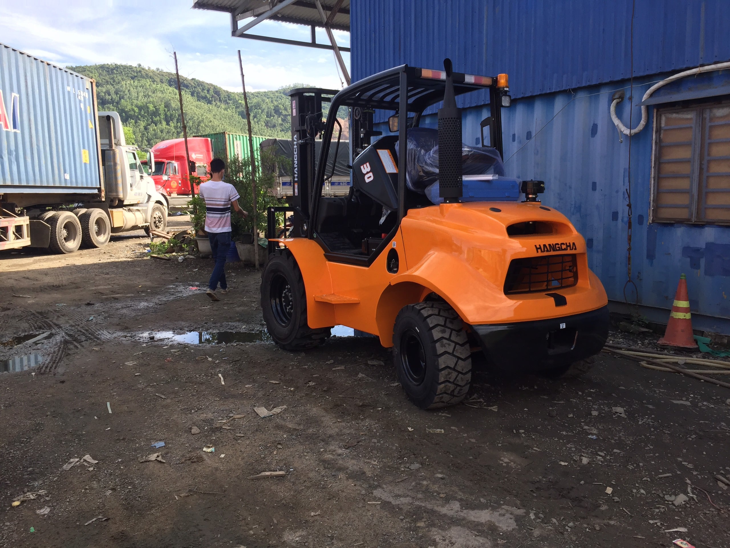 xe-nang-dia-hinh-25tan-3tan-35tan-3